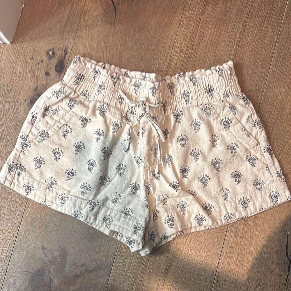 Floral Print Linen and Rayon Blend Cream Shorts